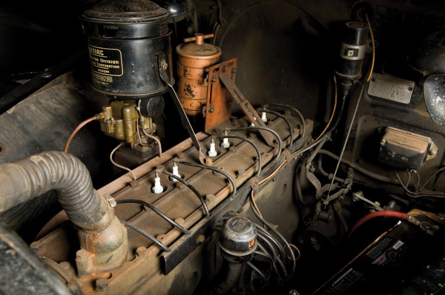  Pontiac Torpedo Eight Touring Sedan 1940 года  (фото 6 из 6)